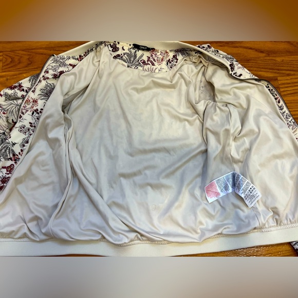 ONLY bomber jacket, sz 38 - Picture 4 of 9